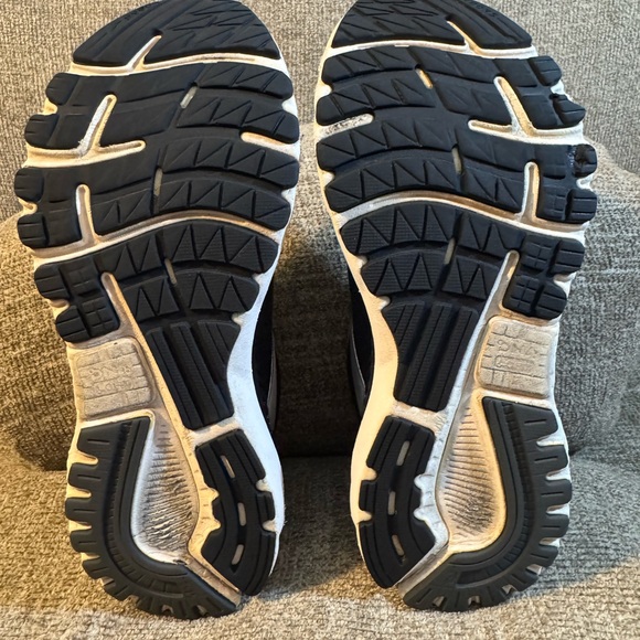 Brooks Adrenaline GTS 20 Women’s Black and White Mesh Running Sneakers Size 7.5 - Picture 8 of 11